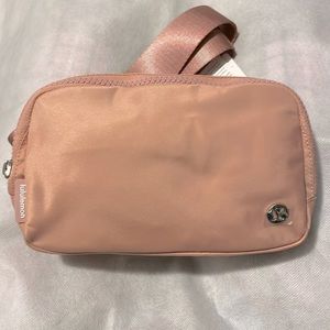 NWT Lululemon Everywhere Belt Bag